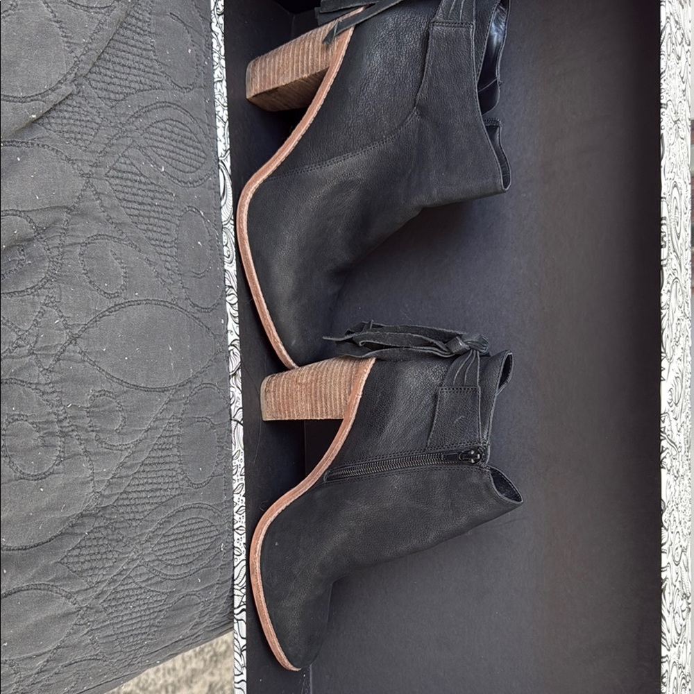Vince Camuto Women's Black Ankle Boots